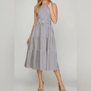 She + Sky Sleeveless Striped Tiered Midi Dress  Pockets Blue Seersucker Medium